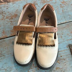 Sandbaggers Royal Kilt Golf Shoes in Cream Size 9